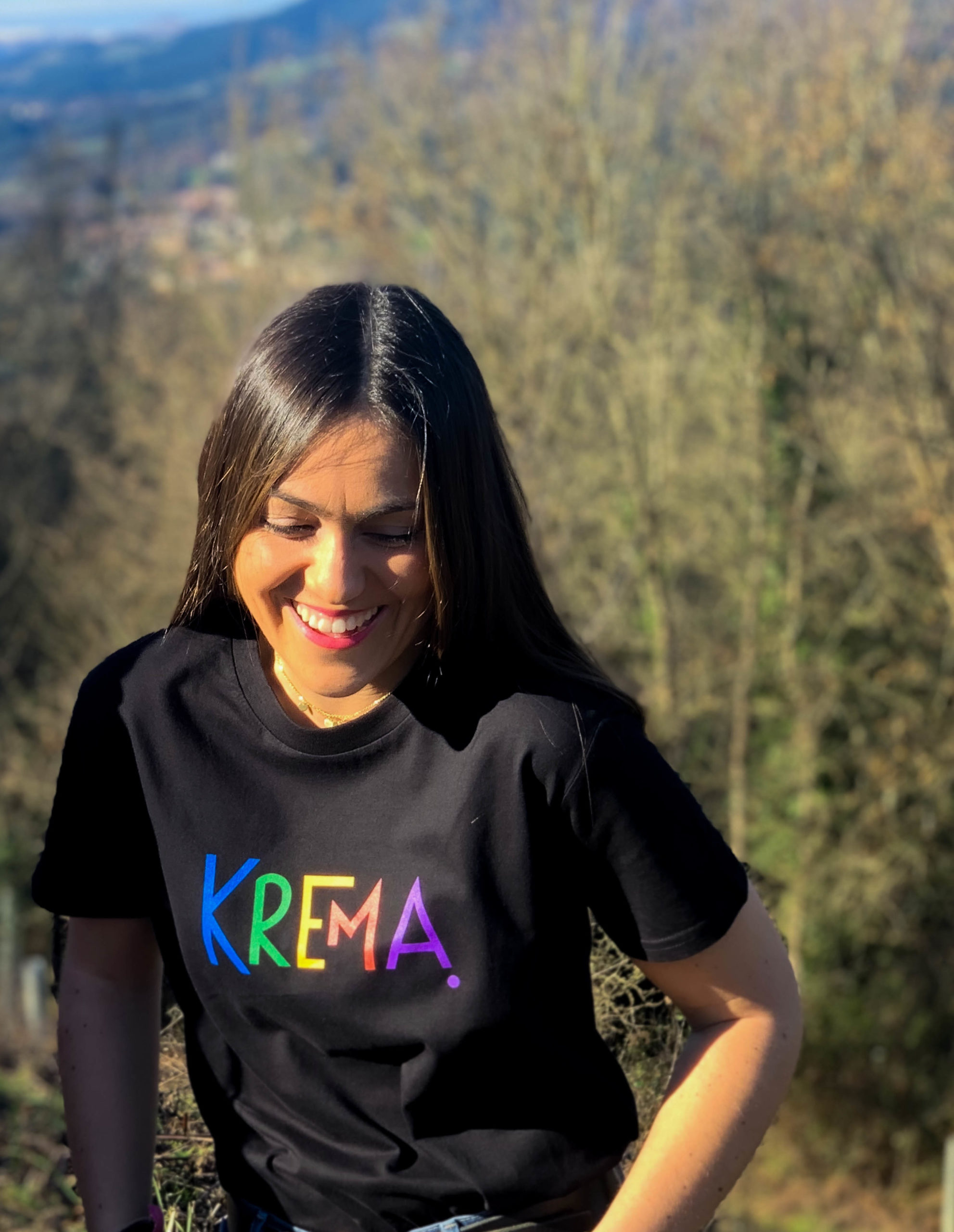 CAMISETA KREMA NEGRO SERIGRAFIADO COLOR