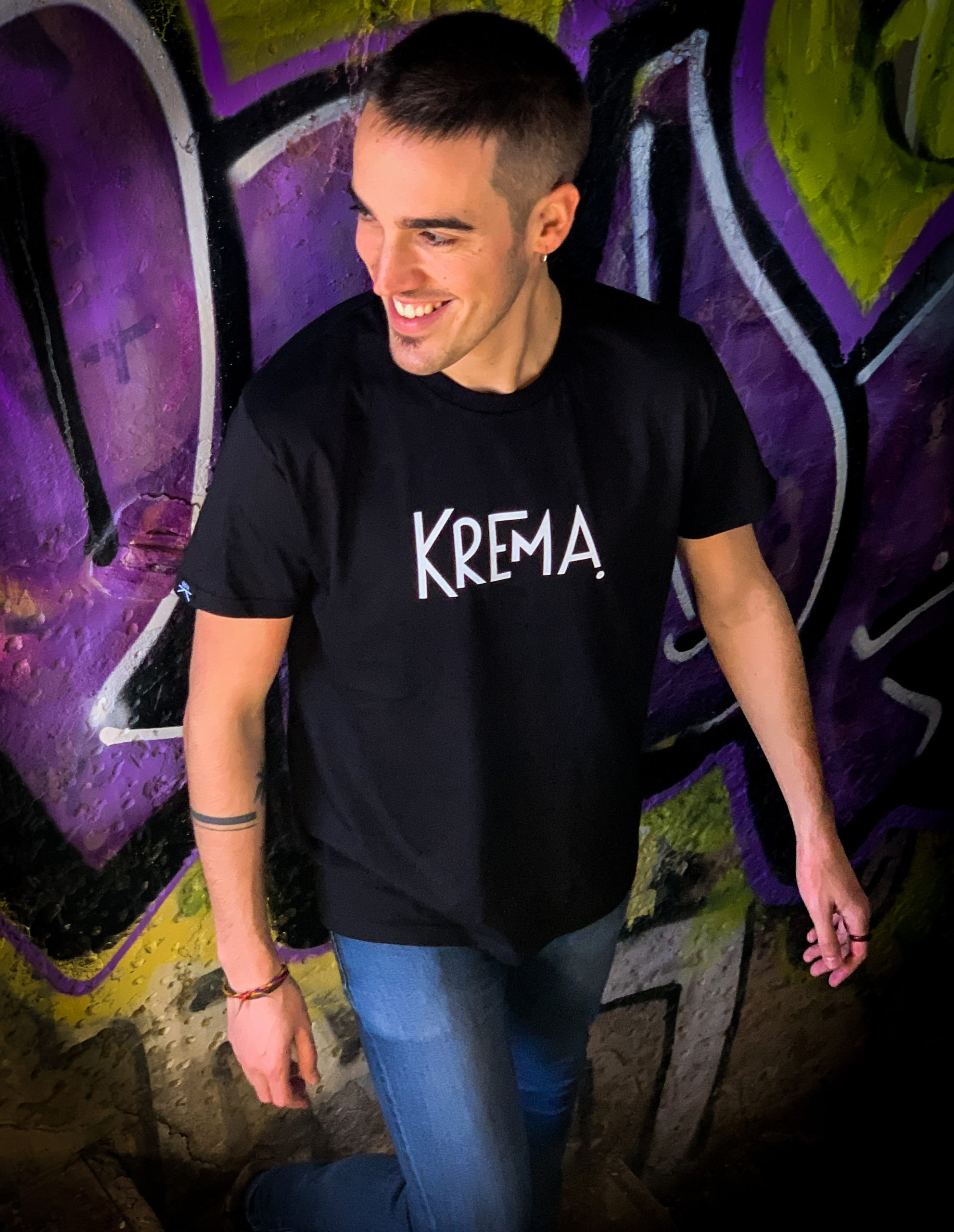 CAMISETA KREMA NEGRO SERIGRAFIADO BLANCO