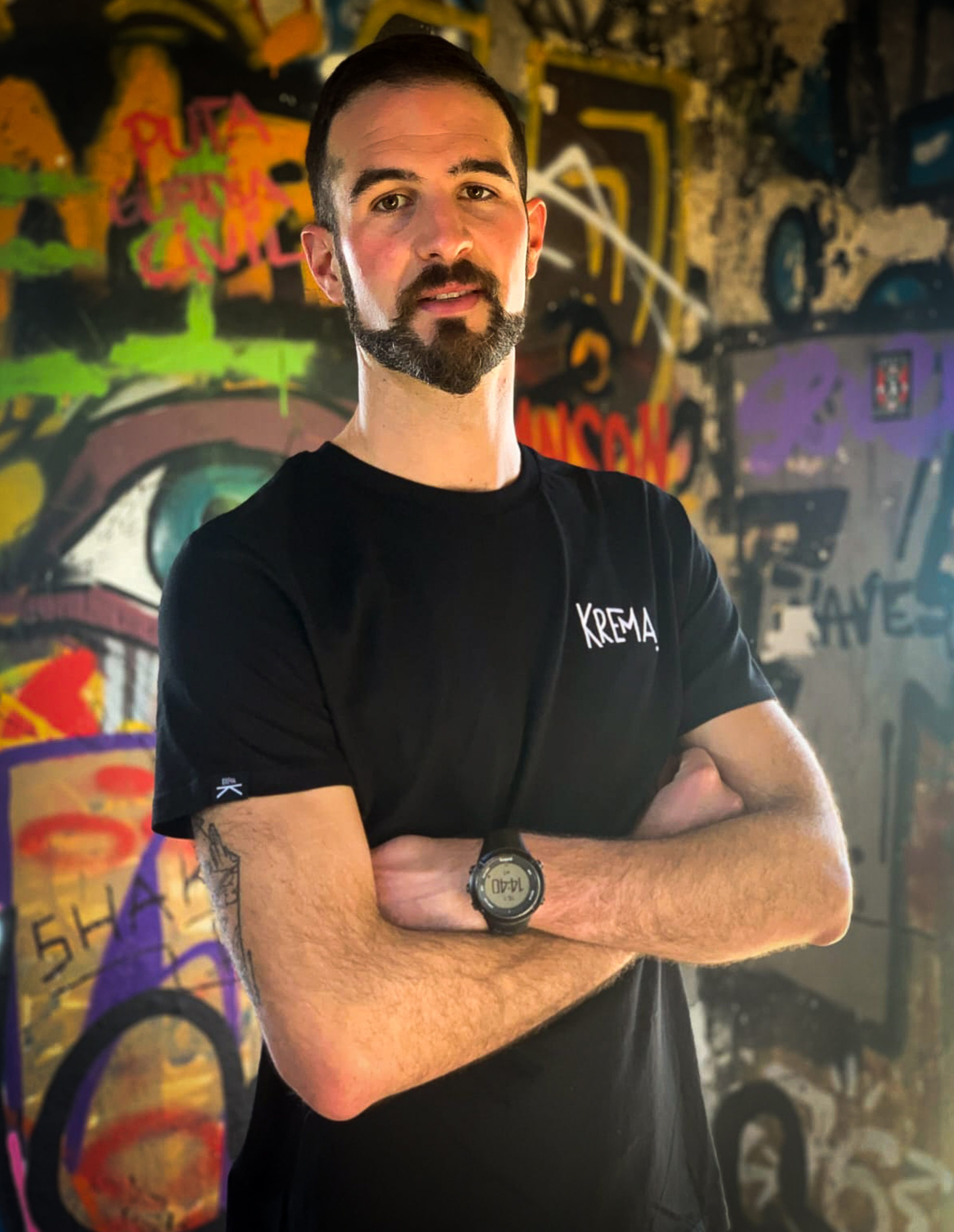 CAMISETA KREMA NEGRO BORDADO BLANCO