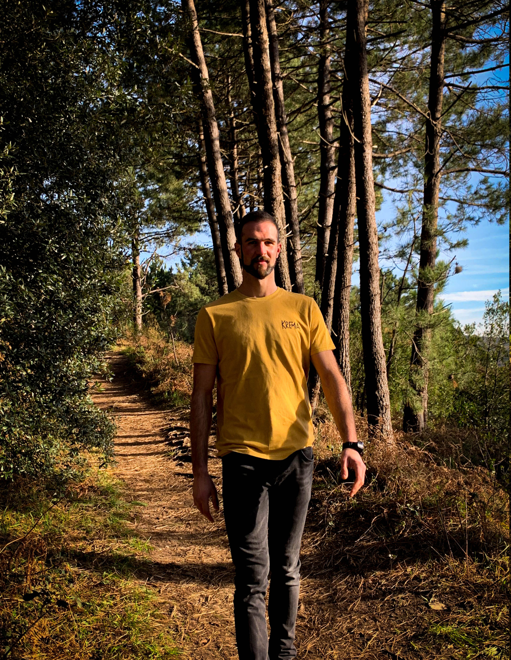 CAMISETA KREMA MUSTARD BORDADO