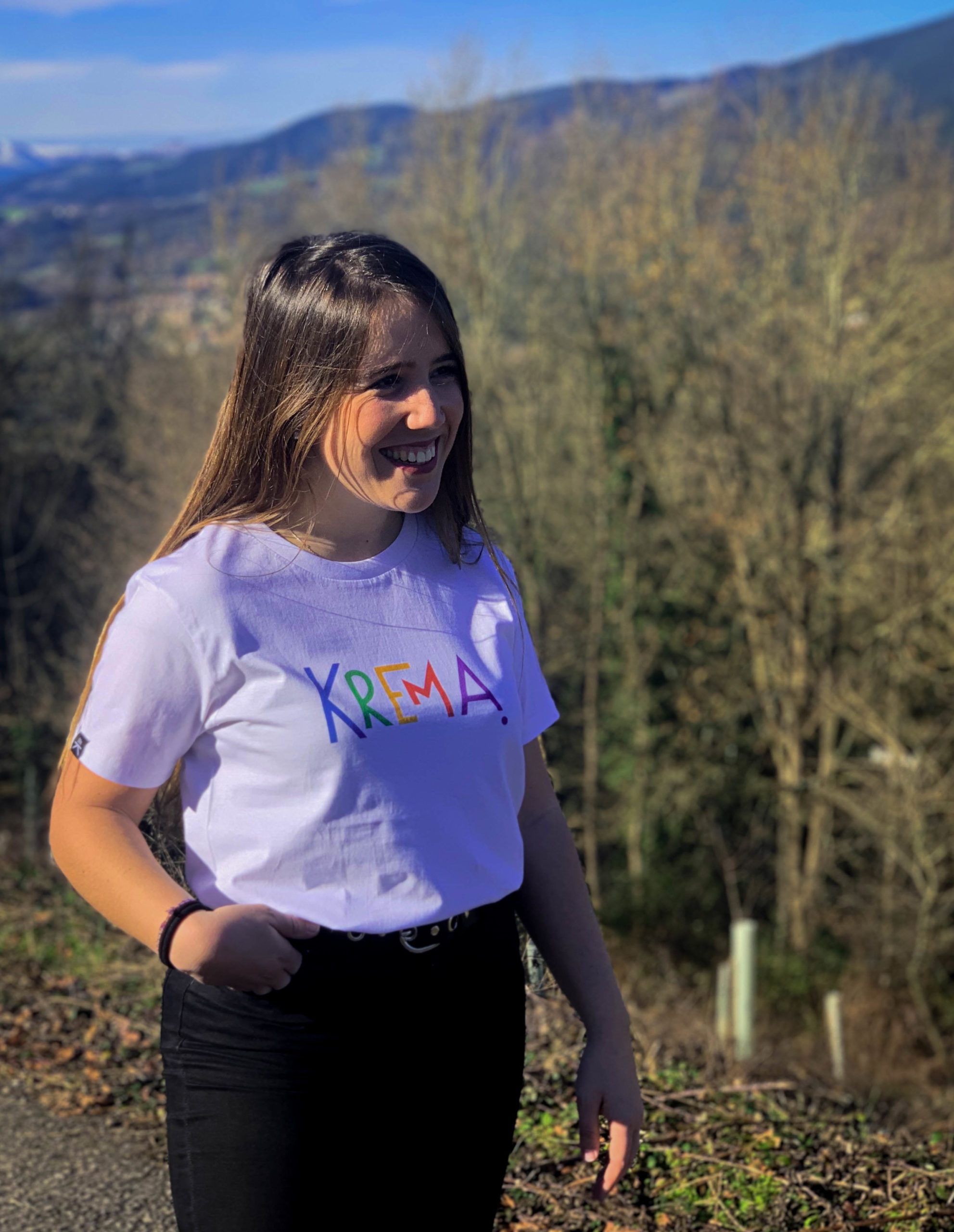 CAMISETA KREMA BLANCO SERIGRAFIADO COLOR