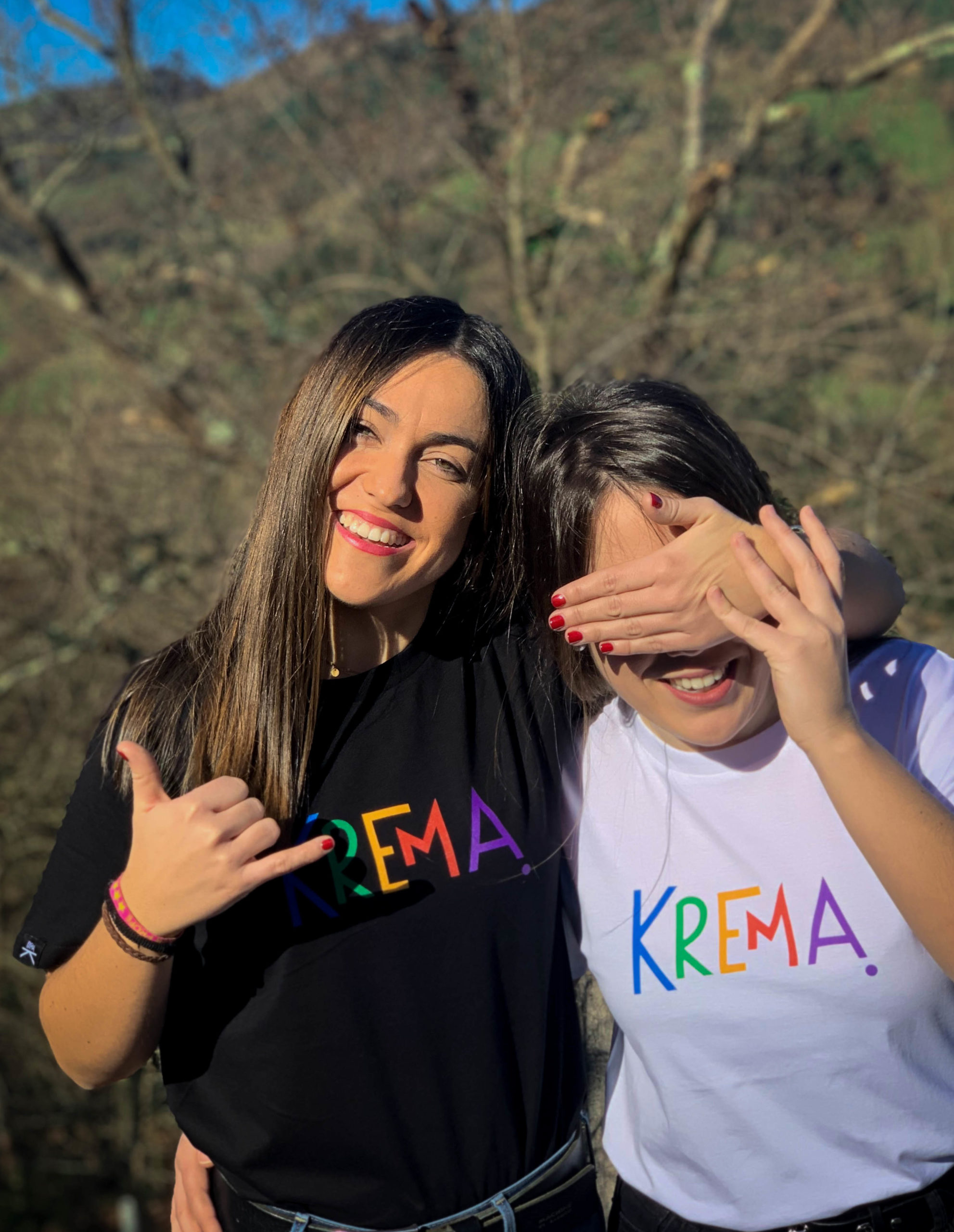 CAMISETA KREMA NEGRO SERIGRAFIADO COLOR